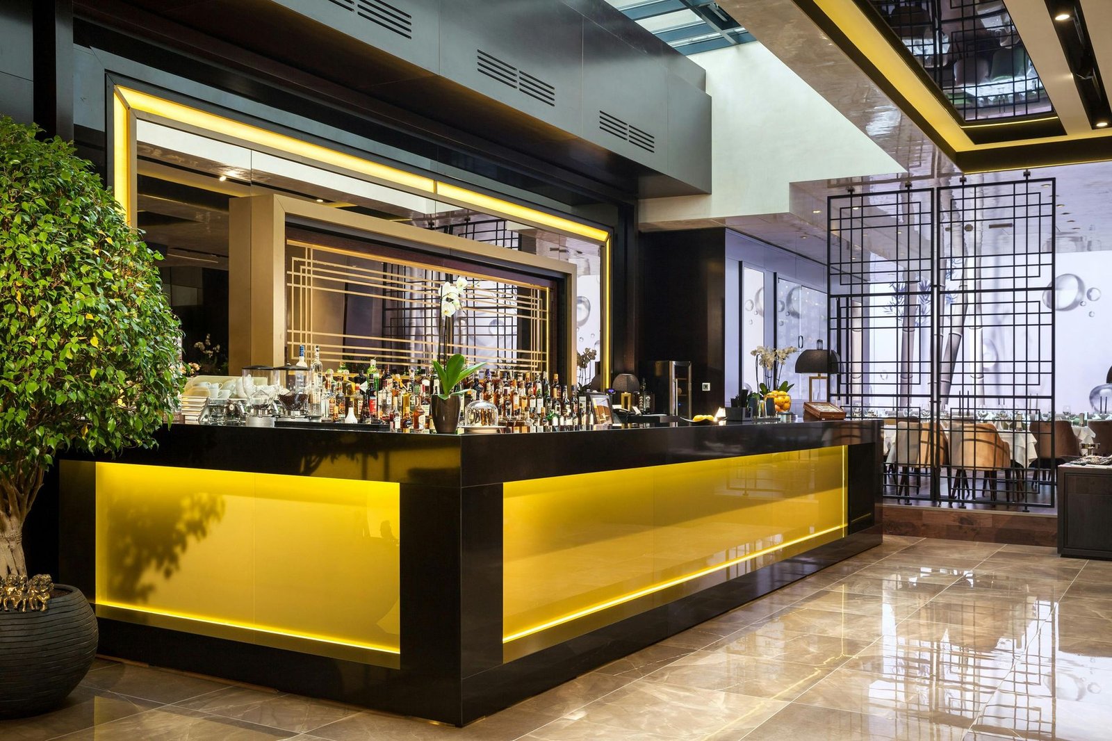 Saint Ten Hotel, eat & drink