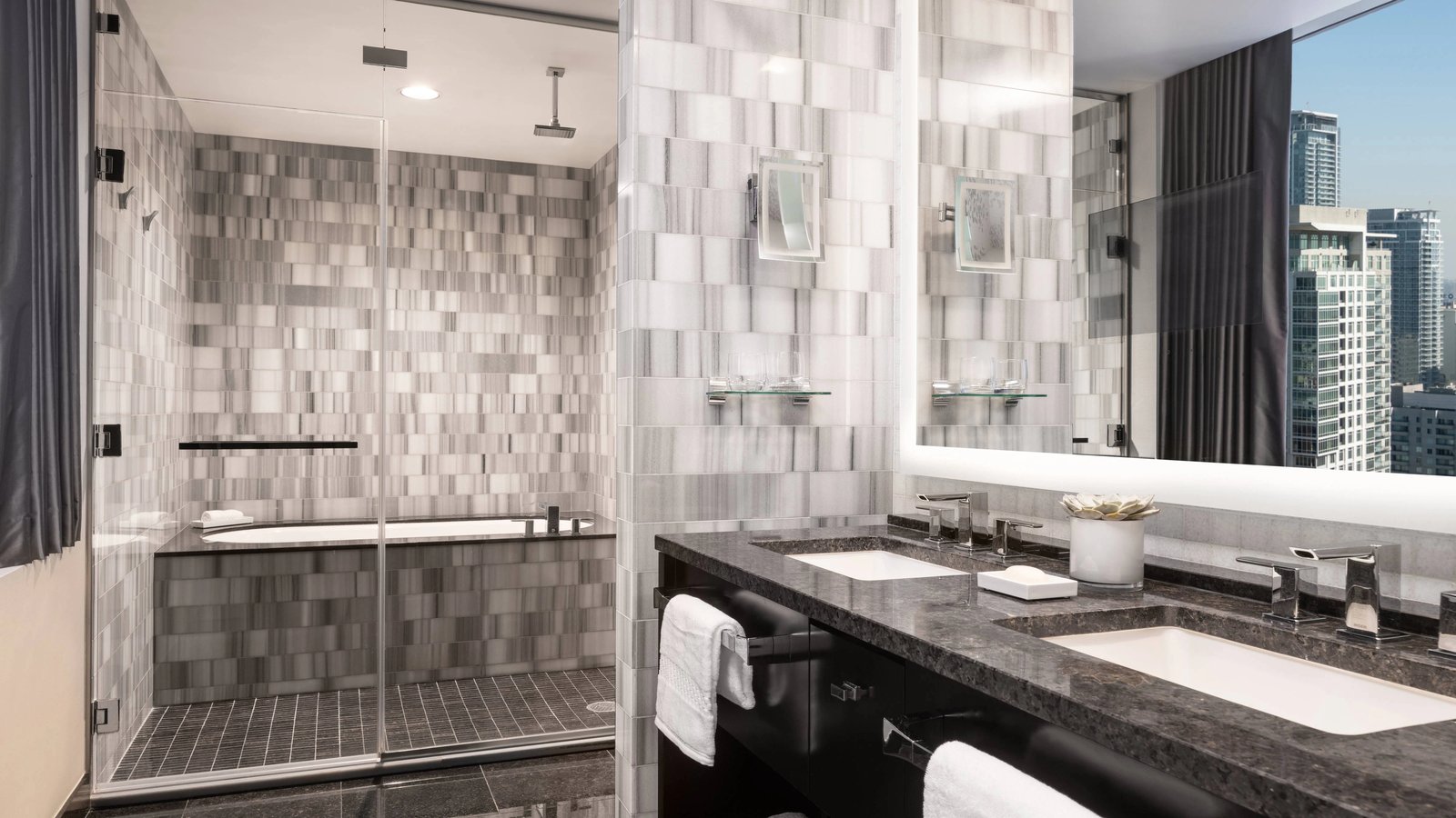 The Ritz-Carlton, Los Angeles — rooms
