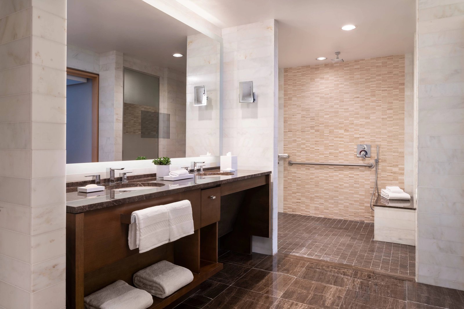 The Ritz-Carlton, Los Angeles — rooms