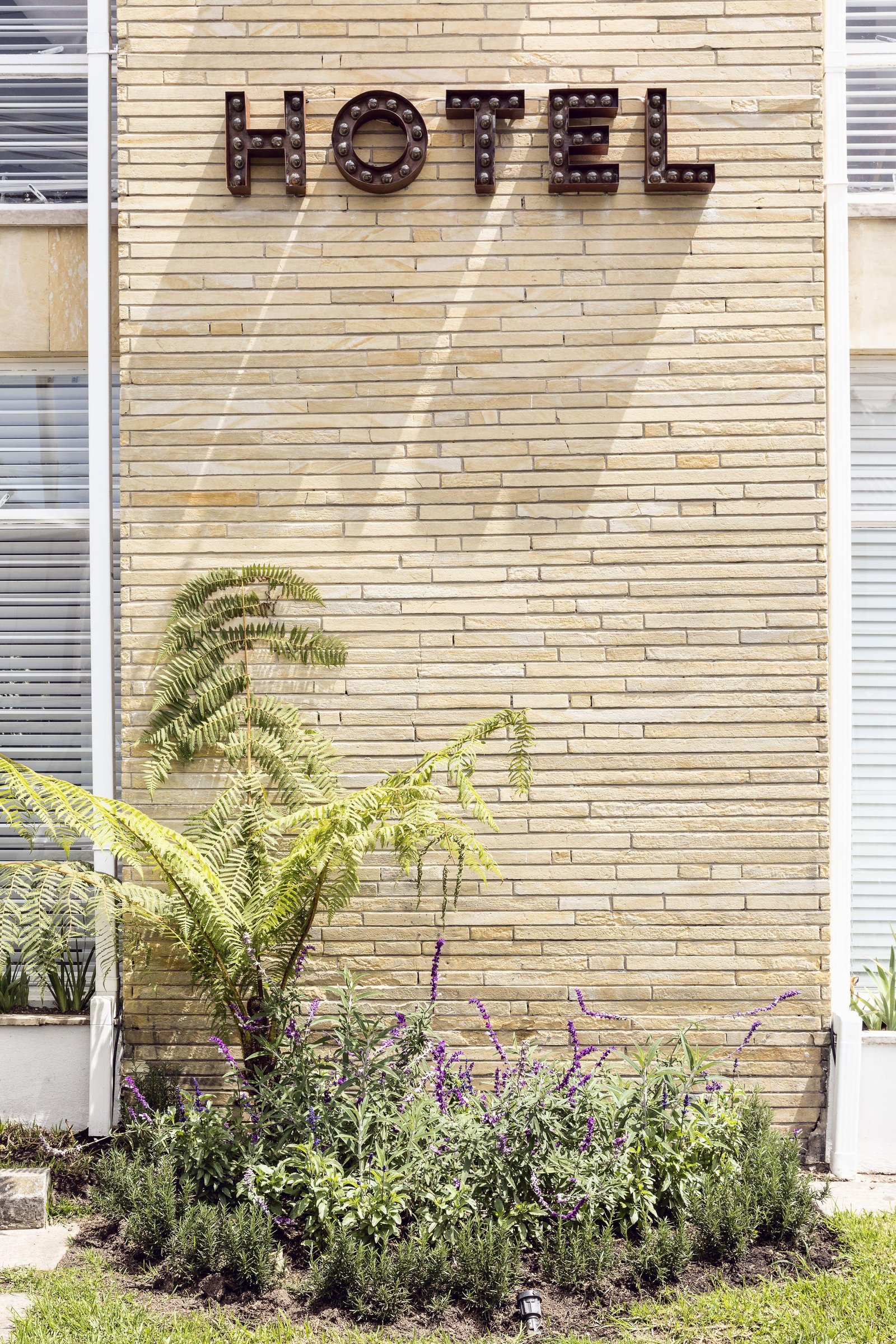 Hotel Casa Legado, backstory