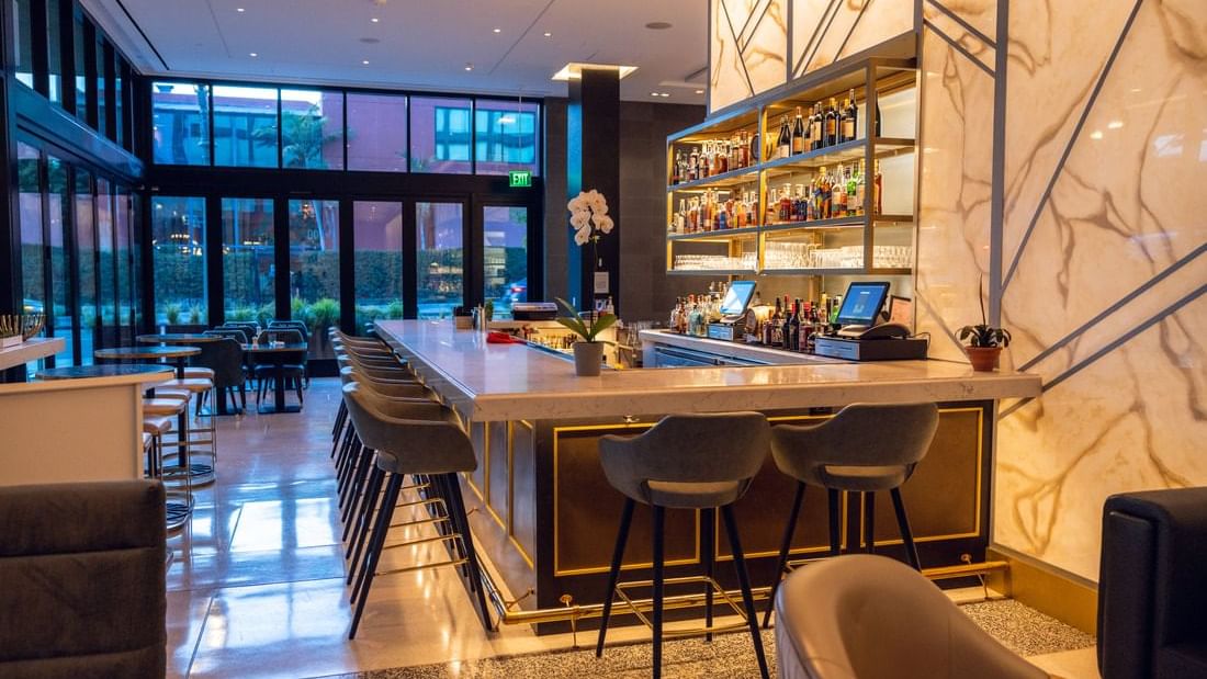 The Godfrey Hotel Hollywood, alk (about last knife)