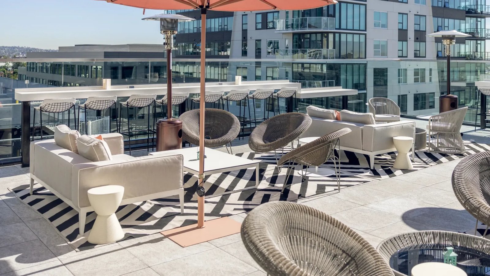 The Godfrey Hotel Hollywood — vibe