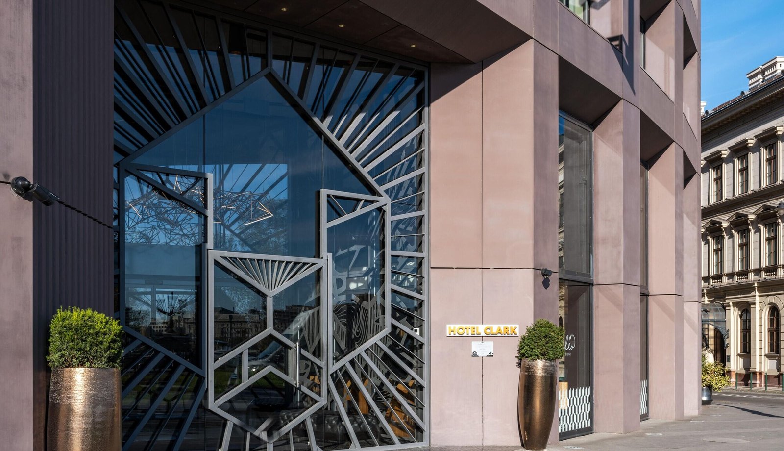 Hotel Clark Budapest, backstory