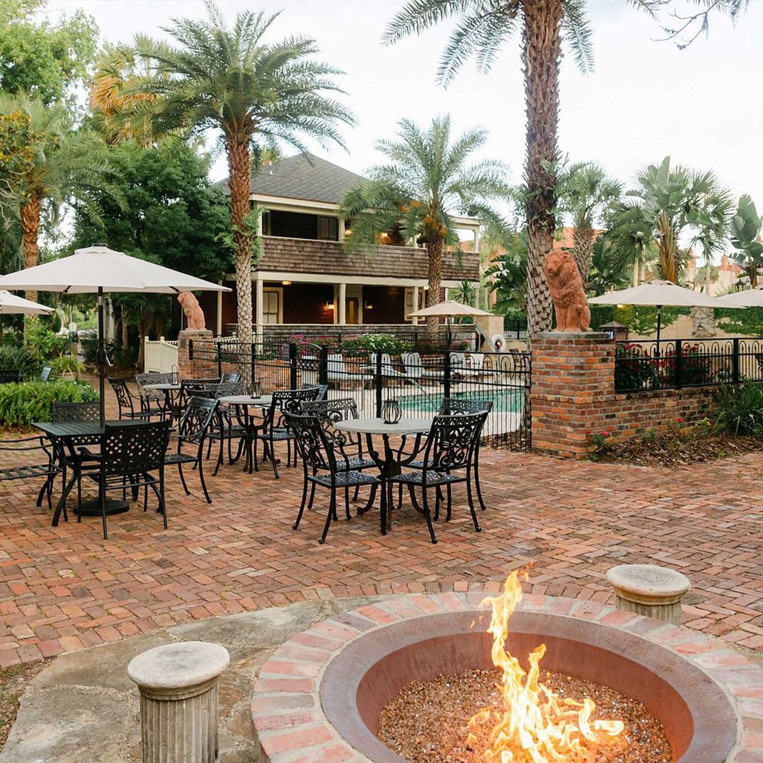 The Collector Luxury Inn & Gardens, at the table