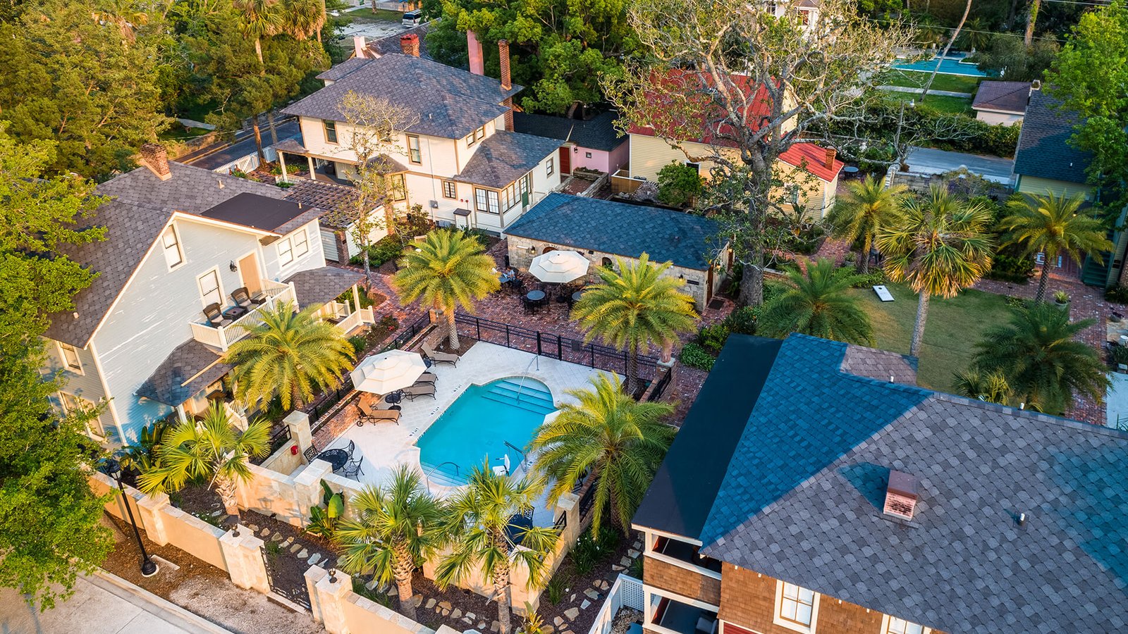 The Collector Luxury Inn & Gardens