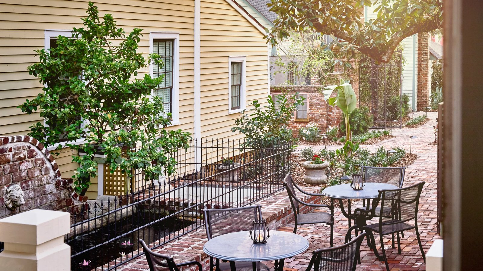 The Collector Luxury Inn & Gardens