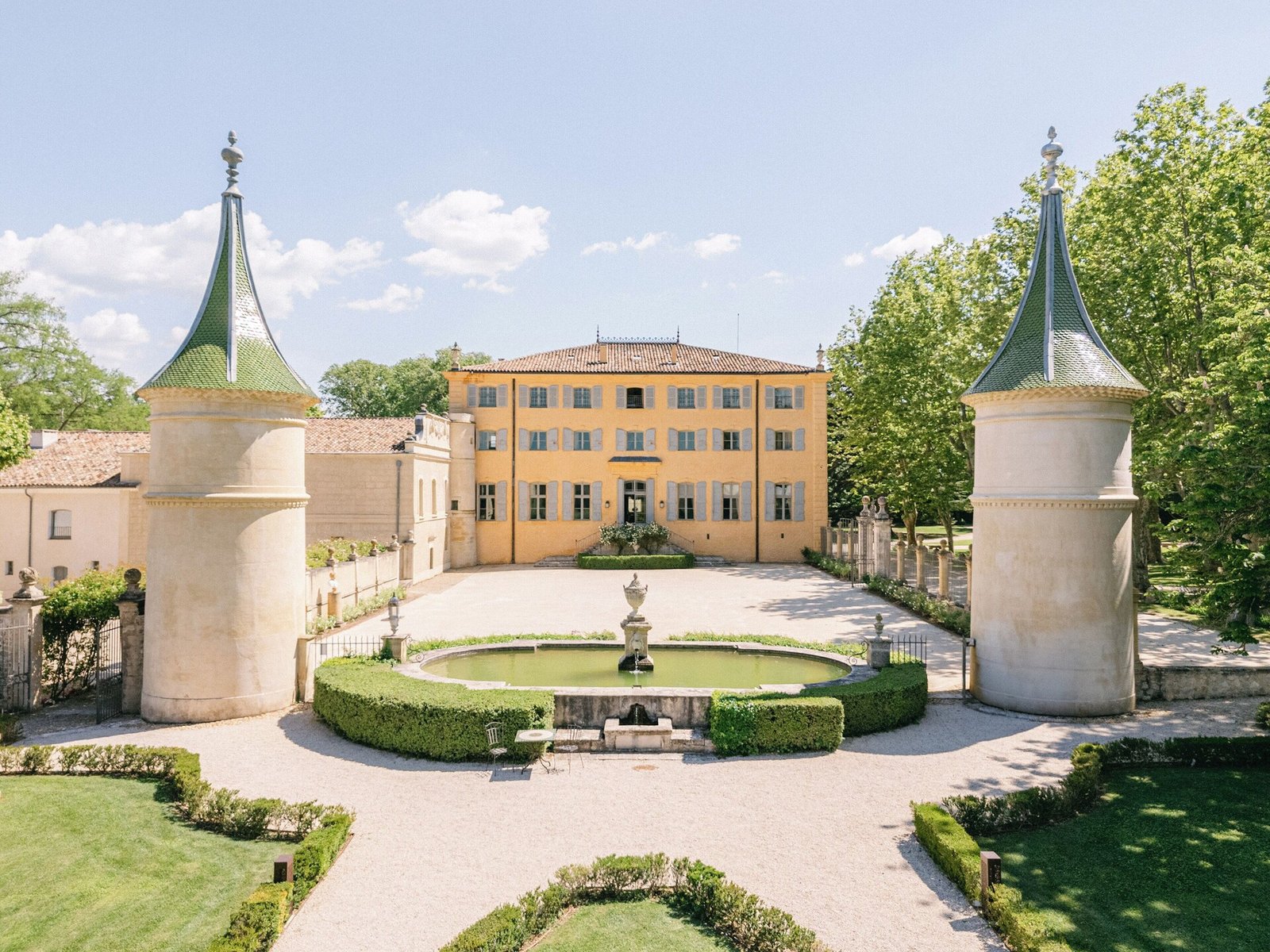 Château de Fonscolombe, backstory