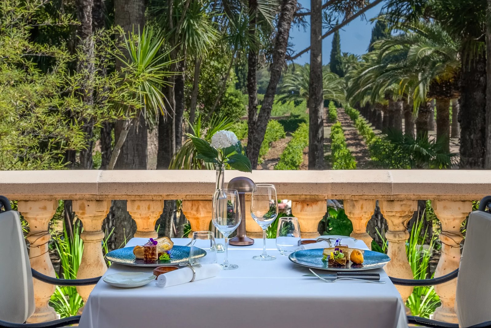 Château de Valmer, at the table