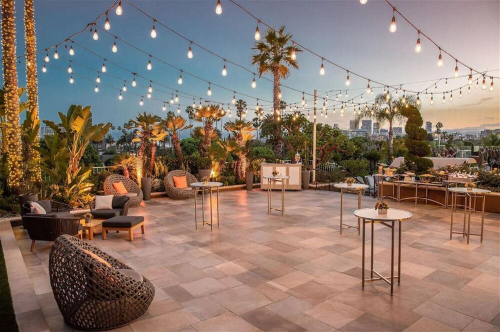 Four Seasons Hotel Los Angeles at Beverly Hills — vibe