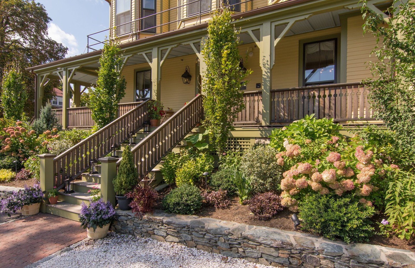 The Cliffside Inn, backstory