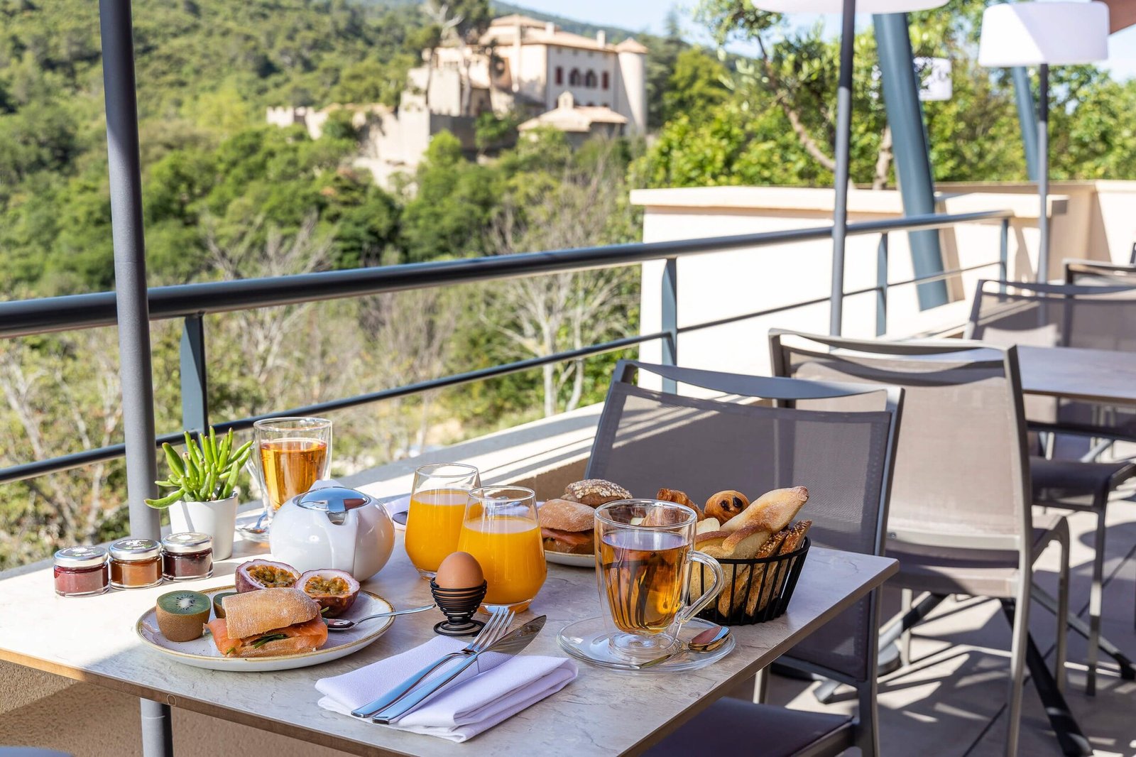 Hôtel Sainte Victoire Vauvenargues, eat & drink