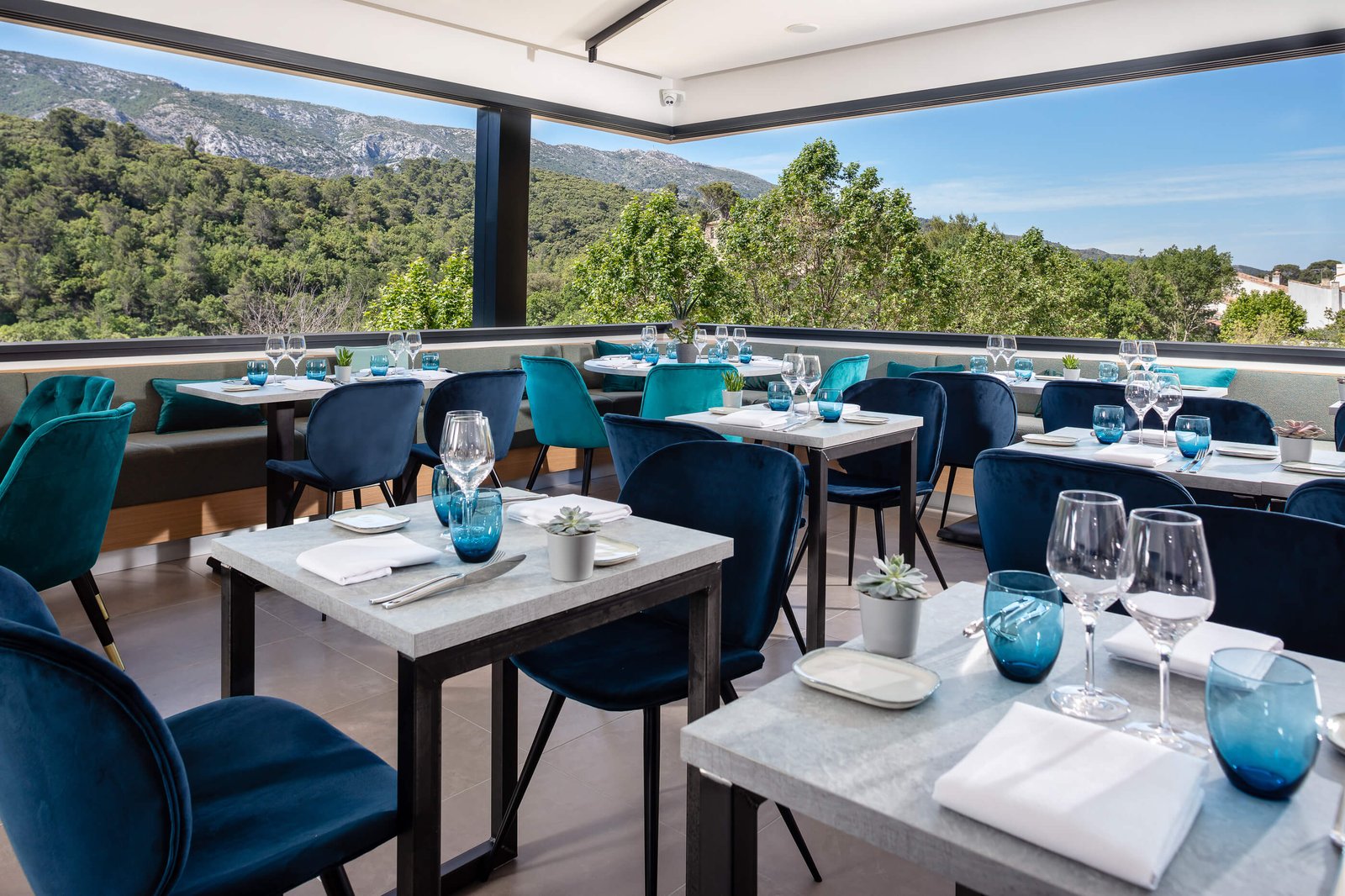 Hôtel Sainte Victoire Vauvenargues, eat & drink