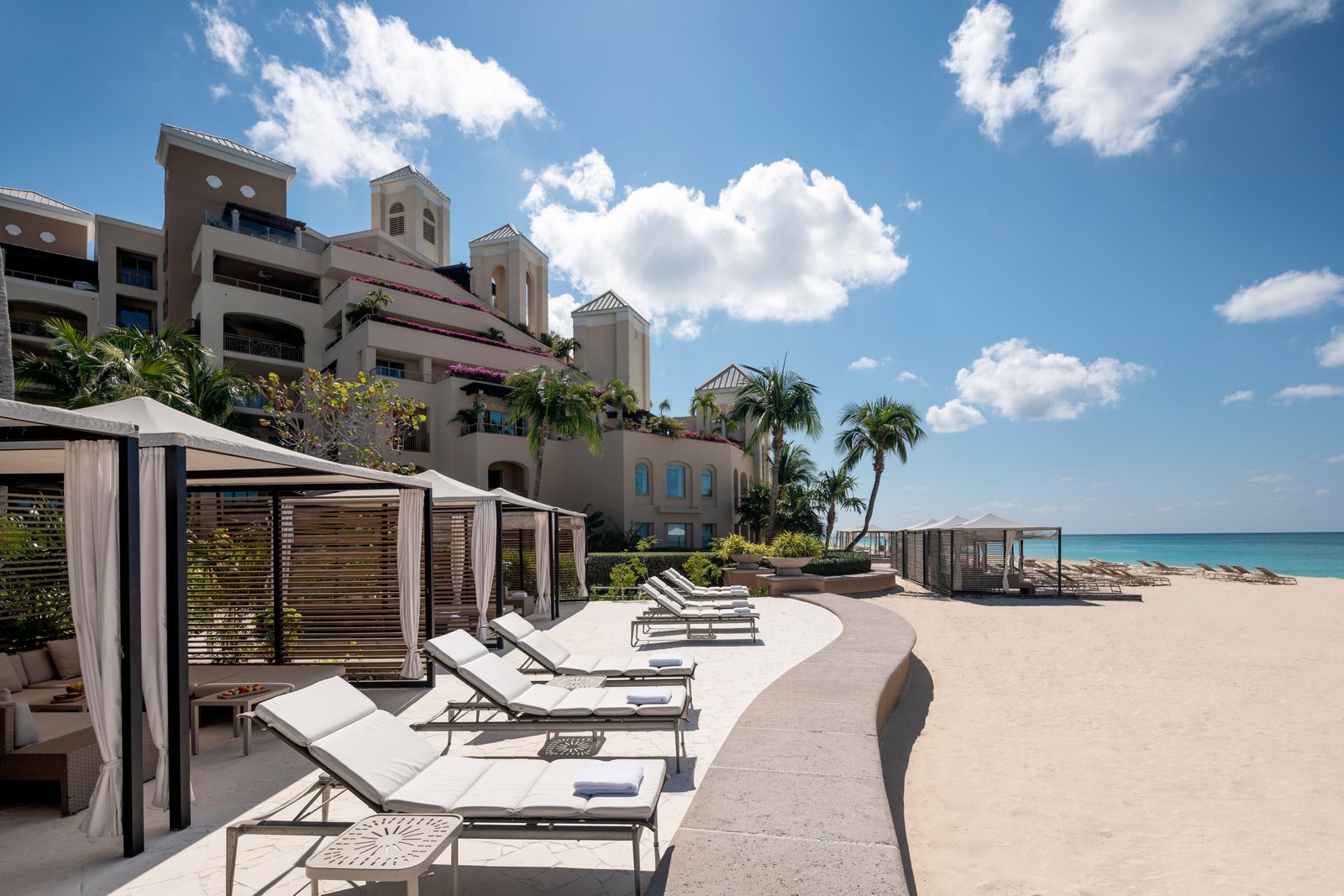 The Ritz-Carlton, Grand Cayman, vibe