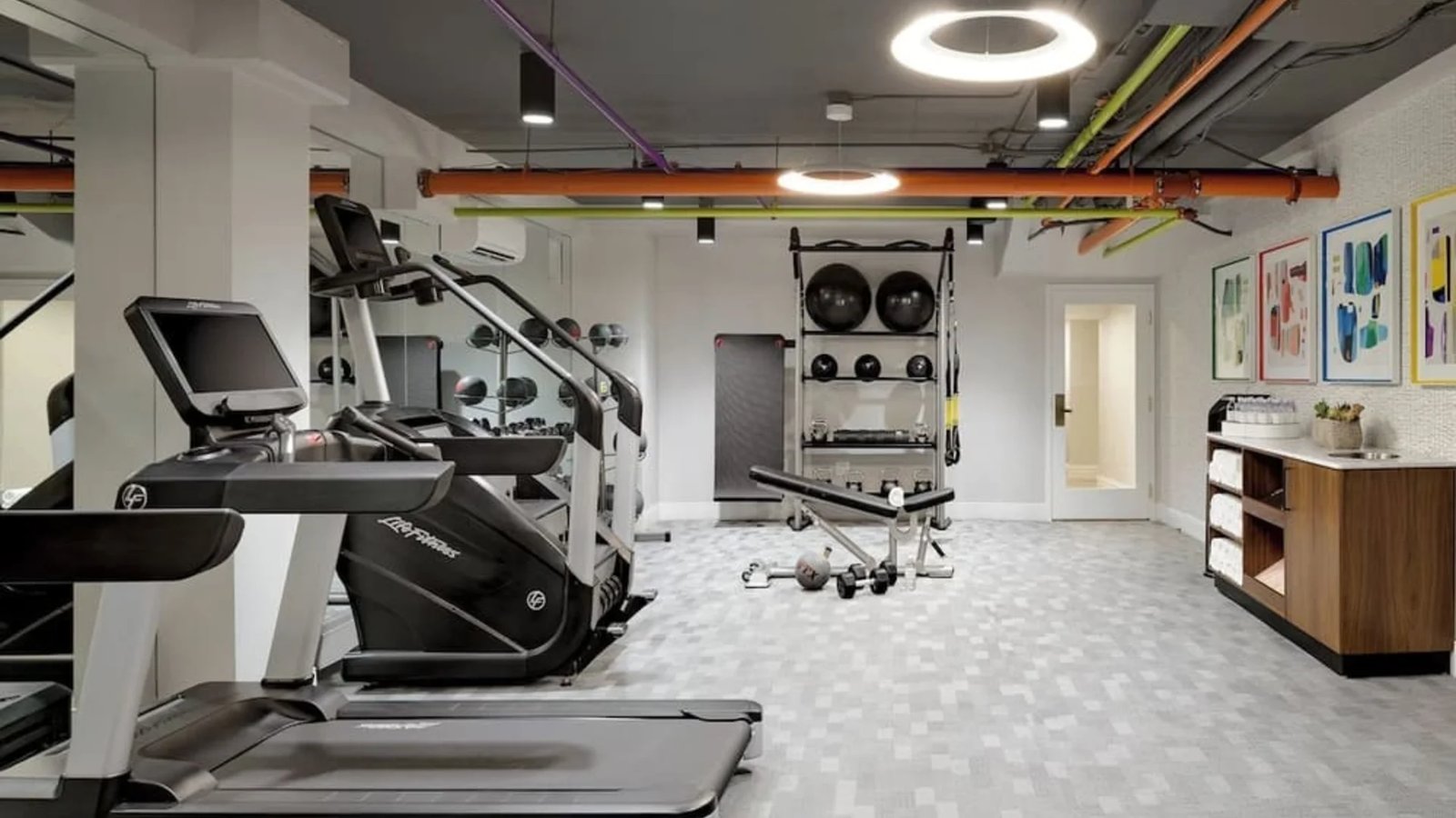 Le Parc at Melrose, rooftop court and gym