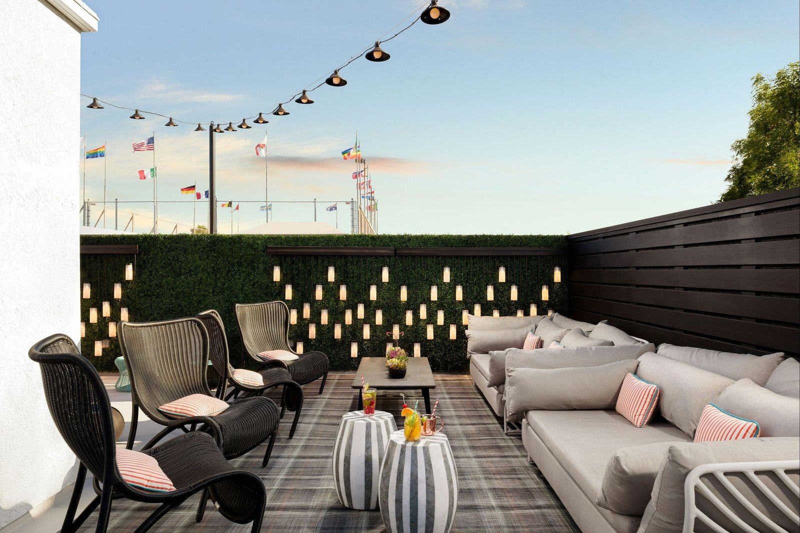 Le Parc at Melrose — vibe