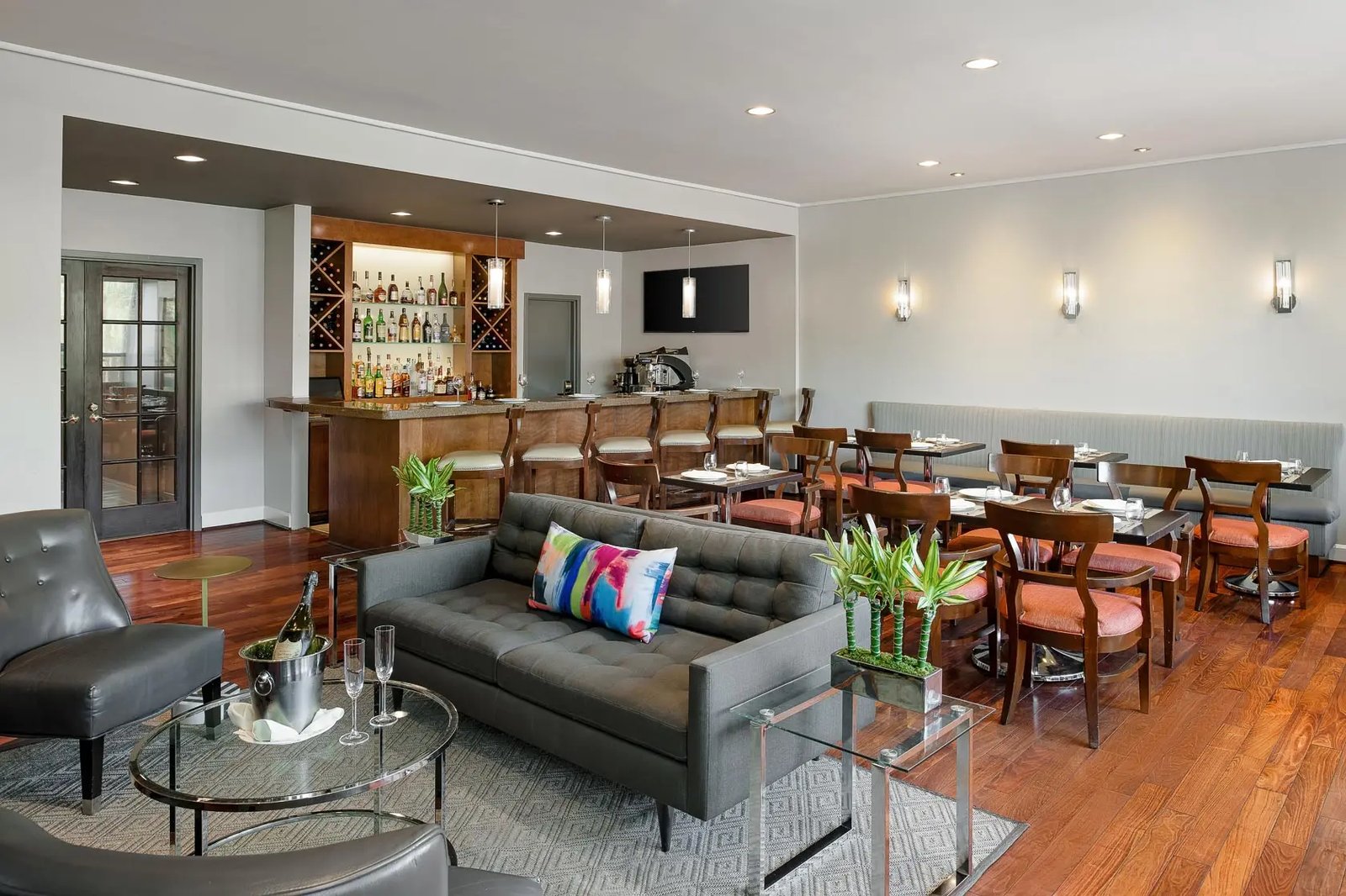 Le Parc at Melrose — eat & drink