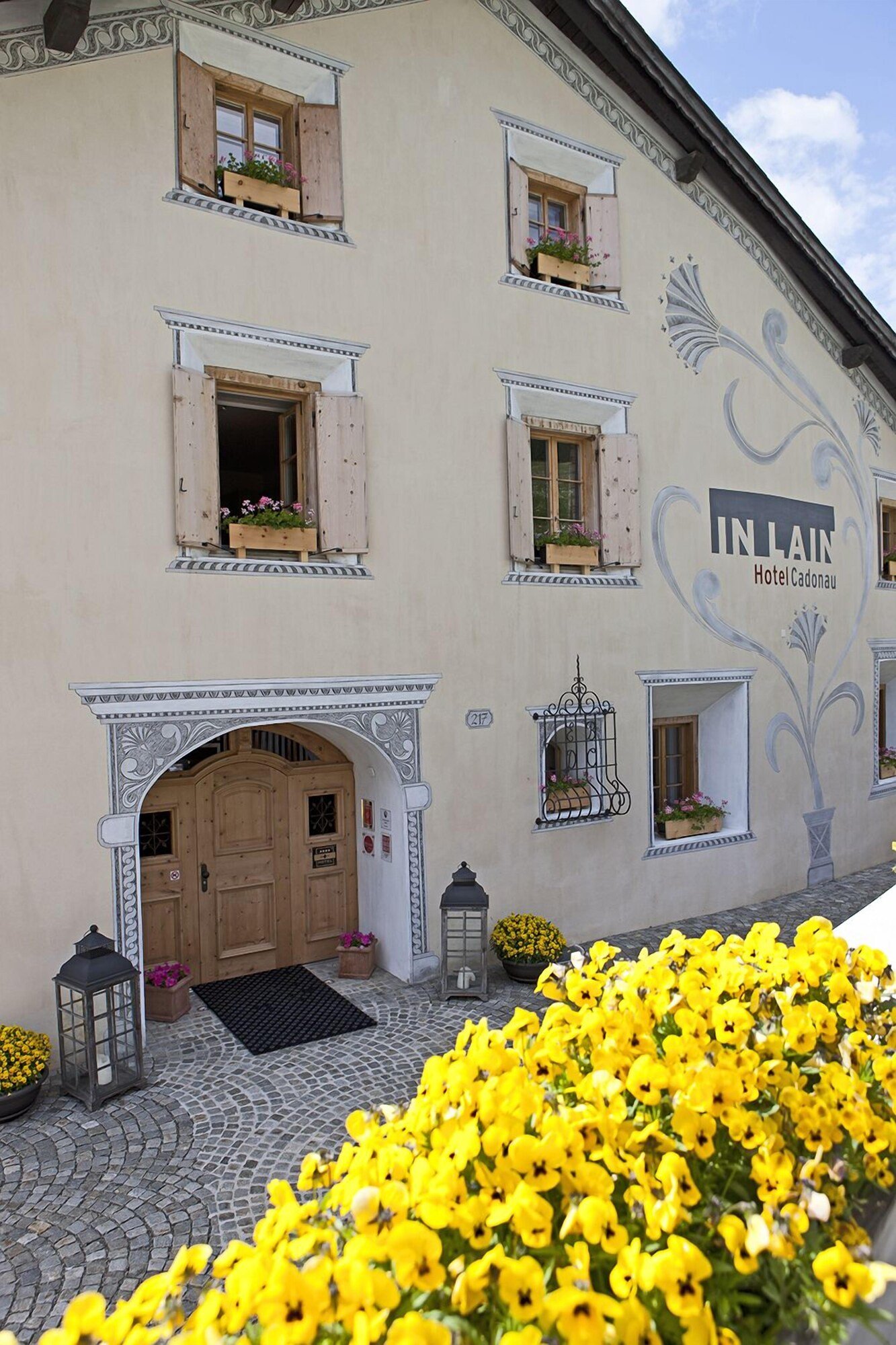 IN LAIN Hotel Cadonau, backstory