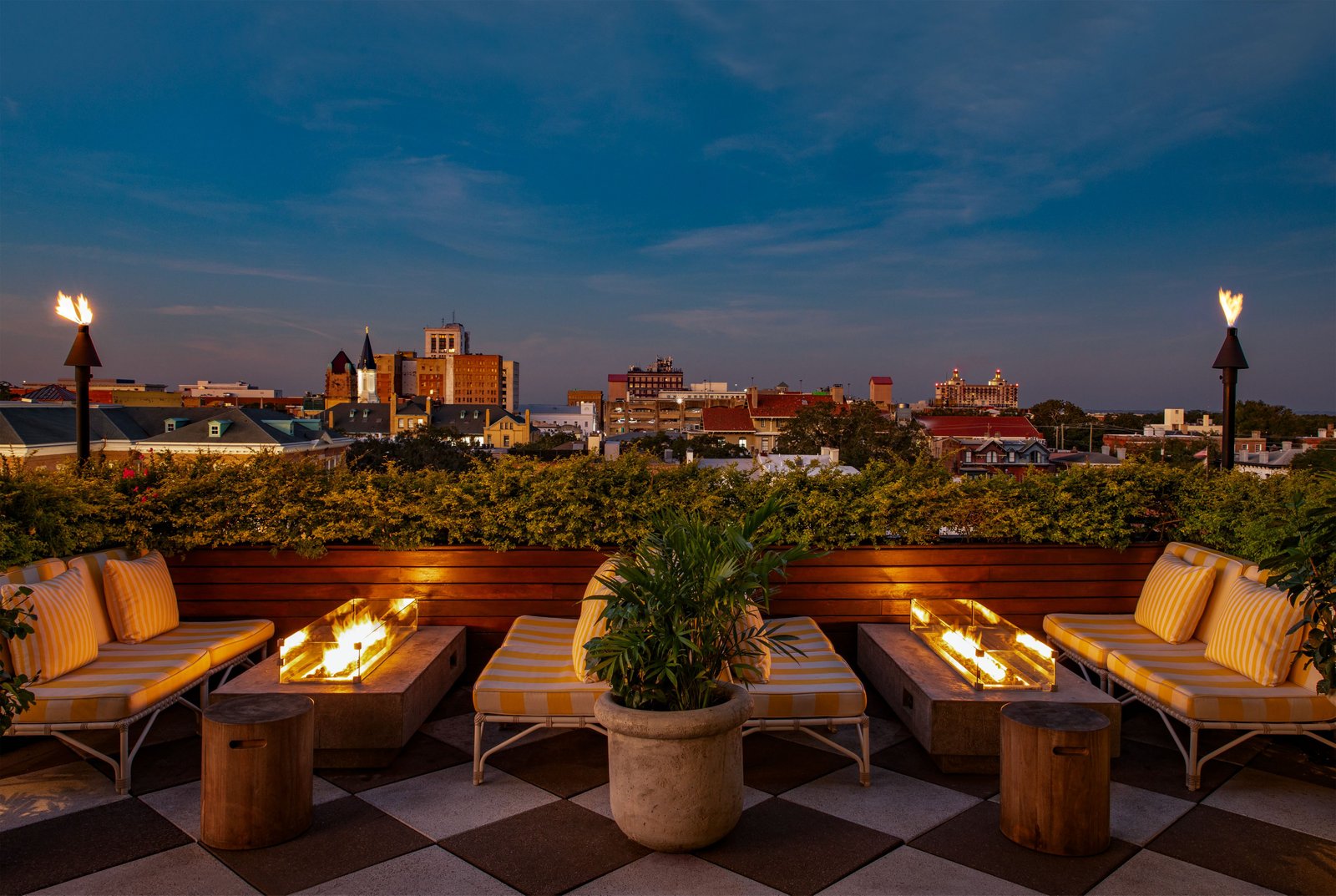 Perry Lane Hotel, a Luxury Collection Hotel, Savannah, vibe