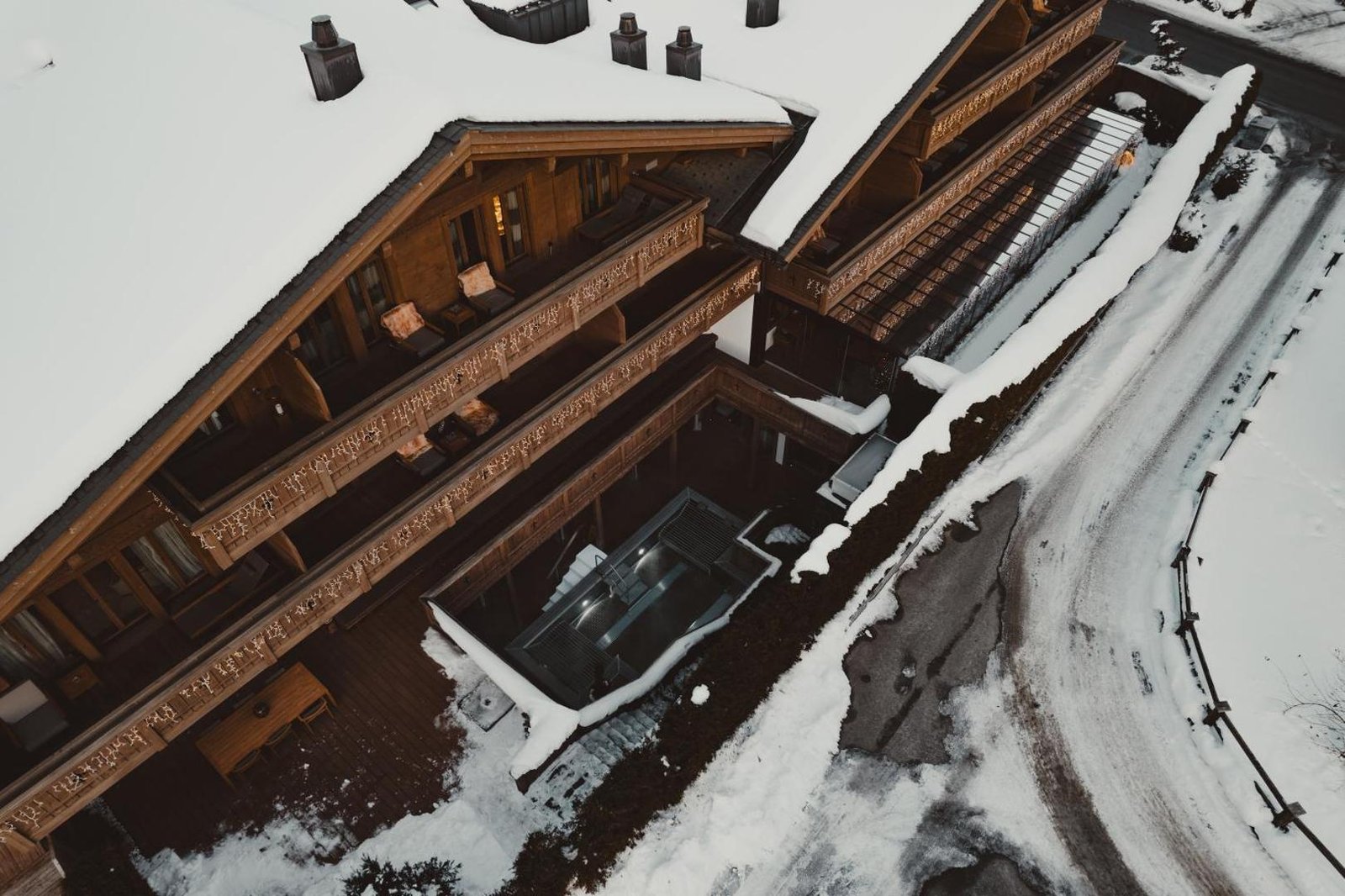 Ultima Hotel Gstaad, backstory