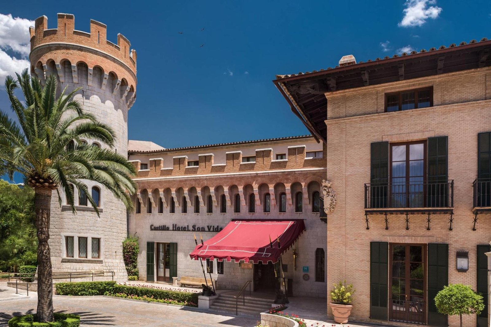 Castillo Hotel Son Vida, backstory