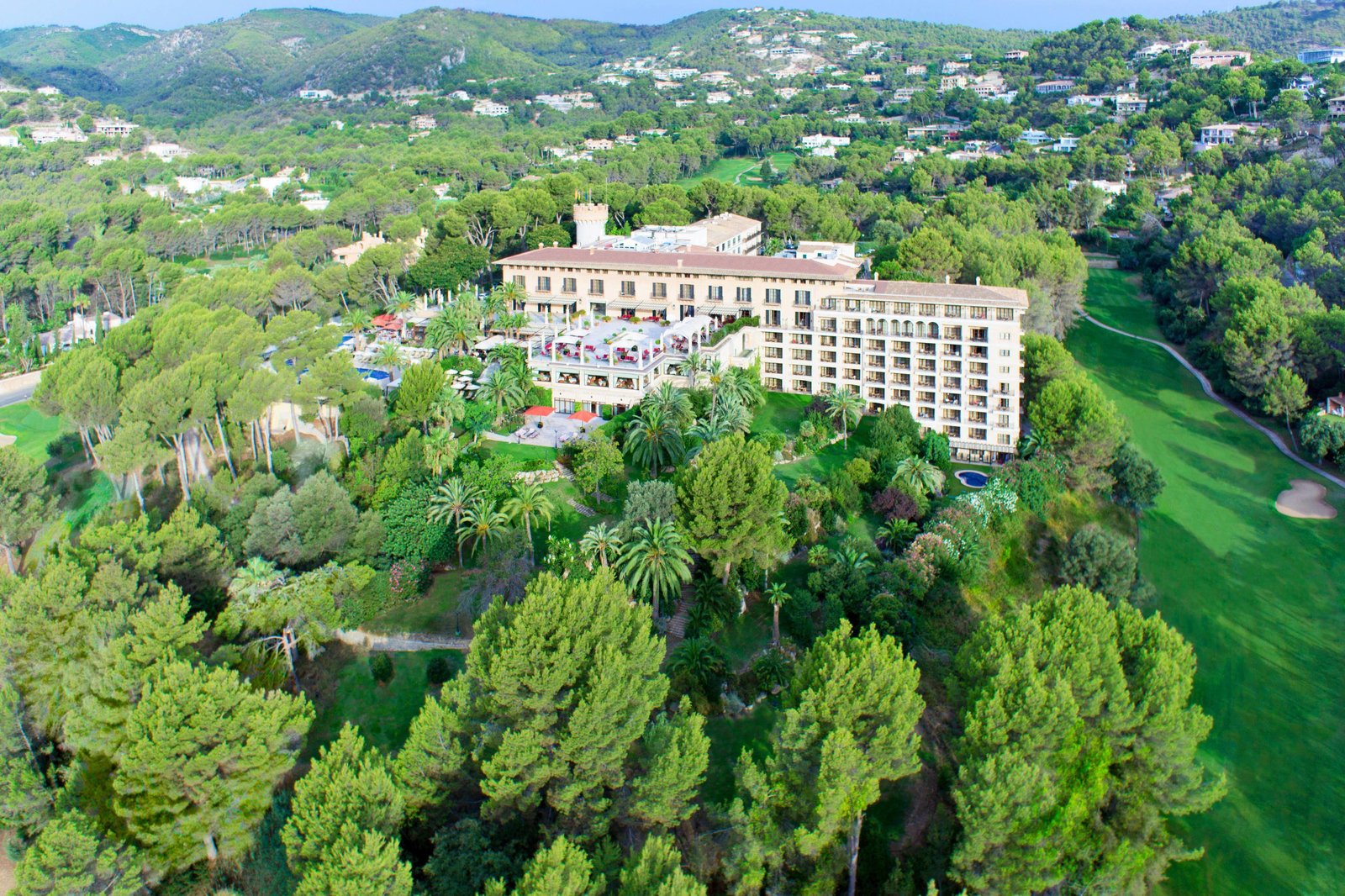 Castillo Hotel Son Vida, backstory