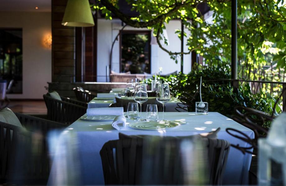Le Clos Des Sens, at the table