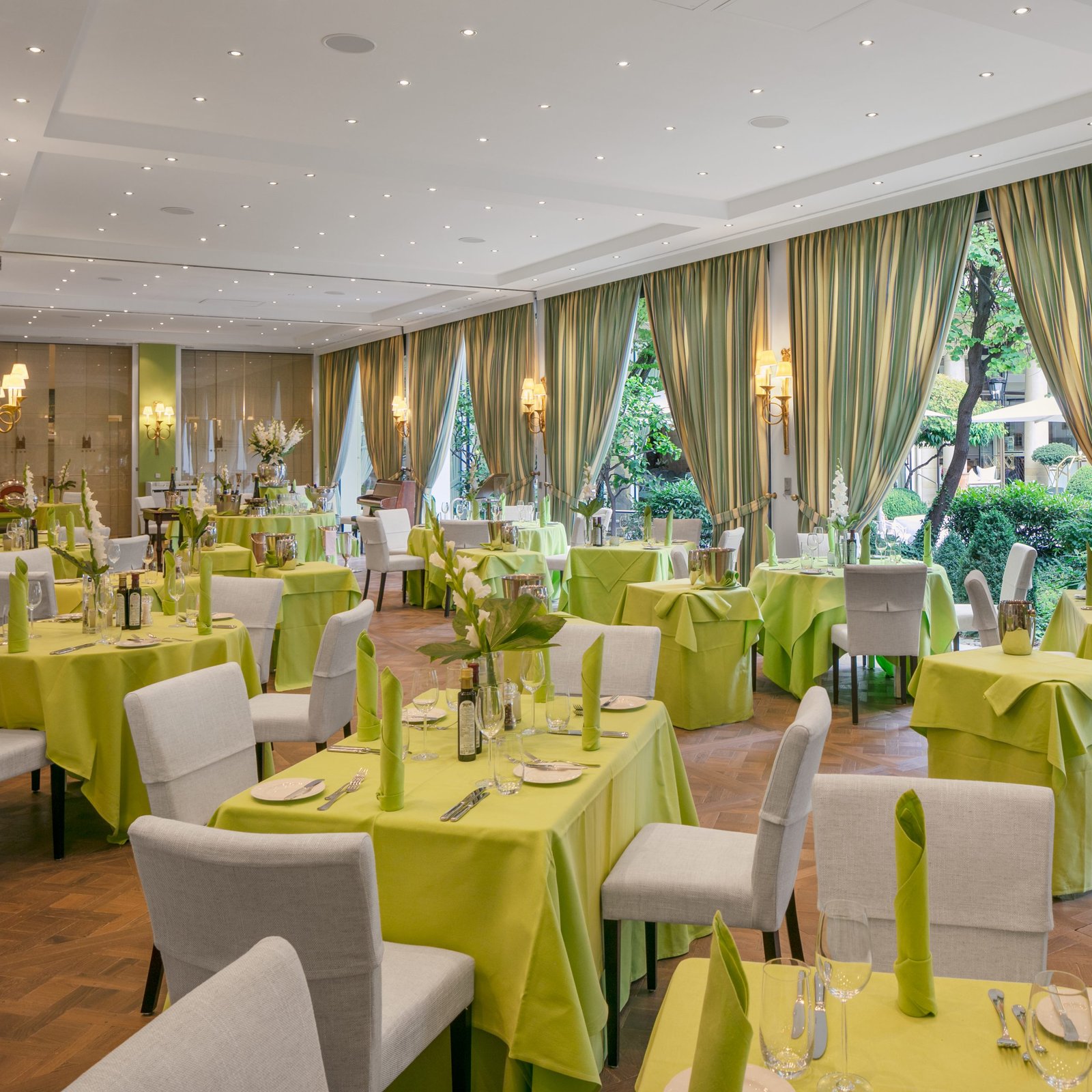 Hotel Europäischer Hof Heidelberg, at the table