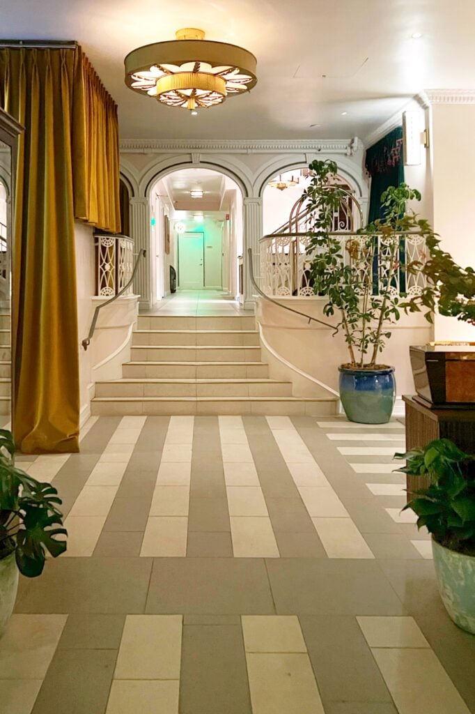 The Georgian Hotel — vibe