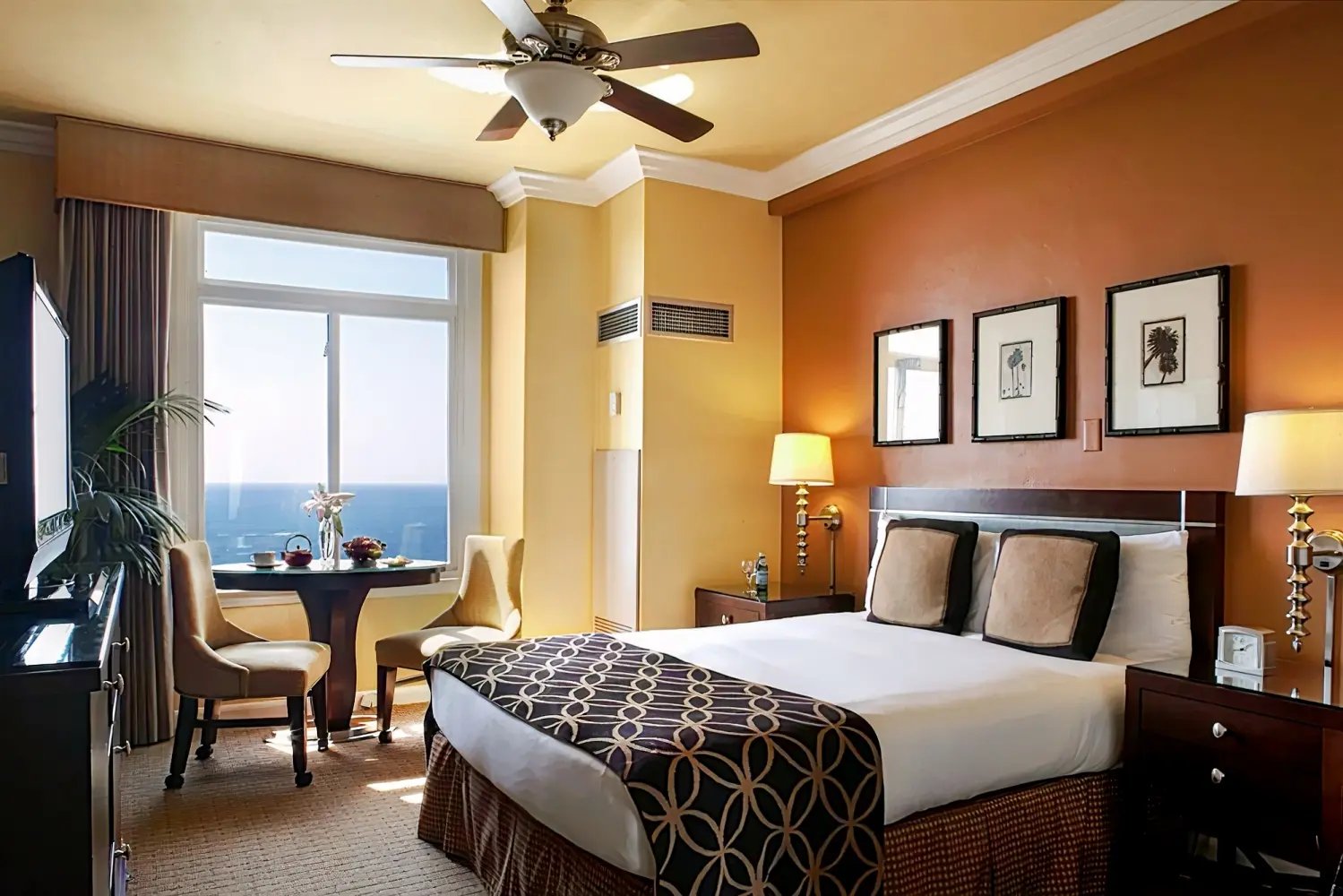 The Georgian Hotel — rooms