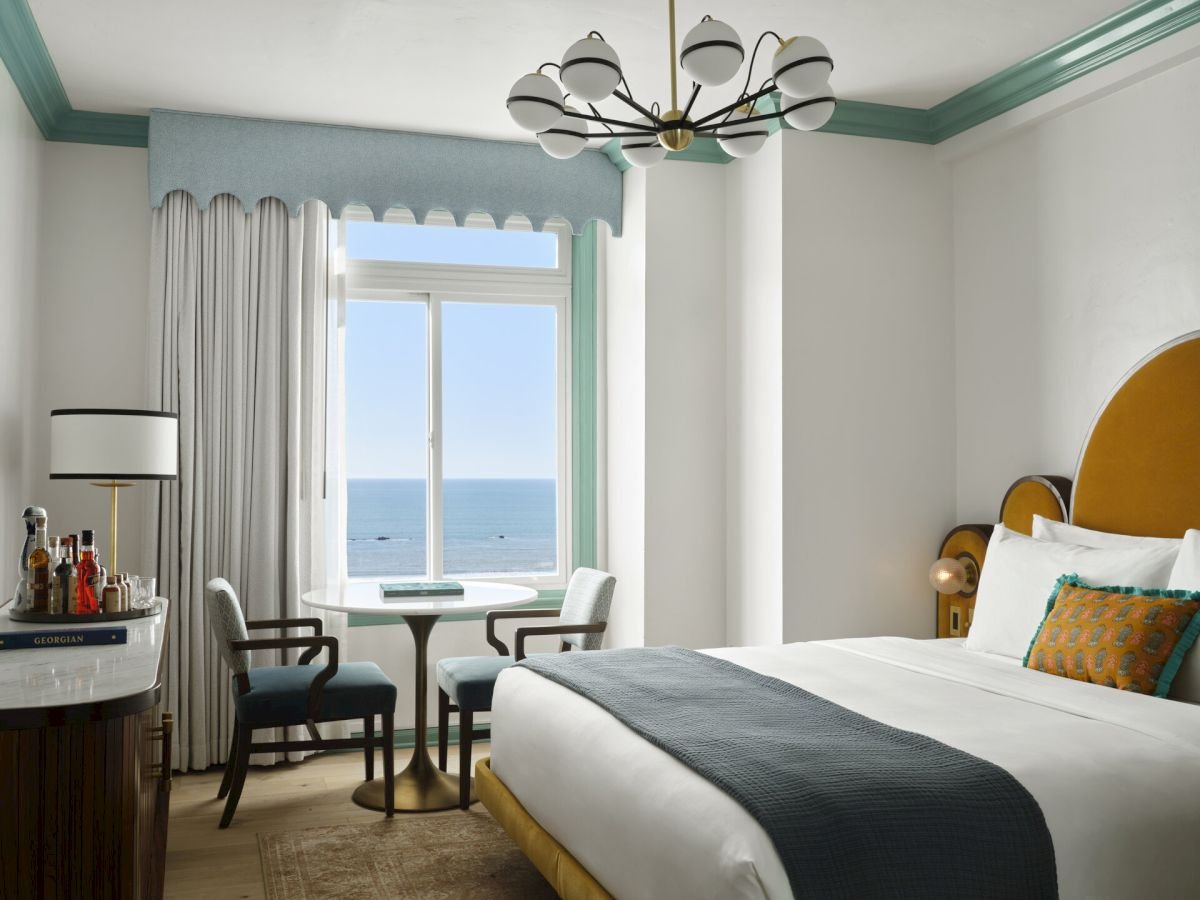 The Georgian Hotel — rooms