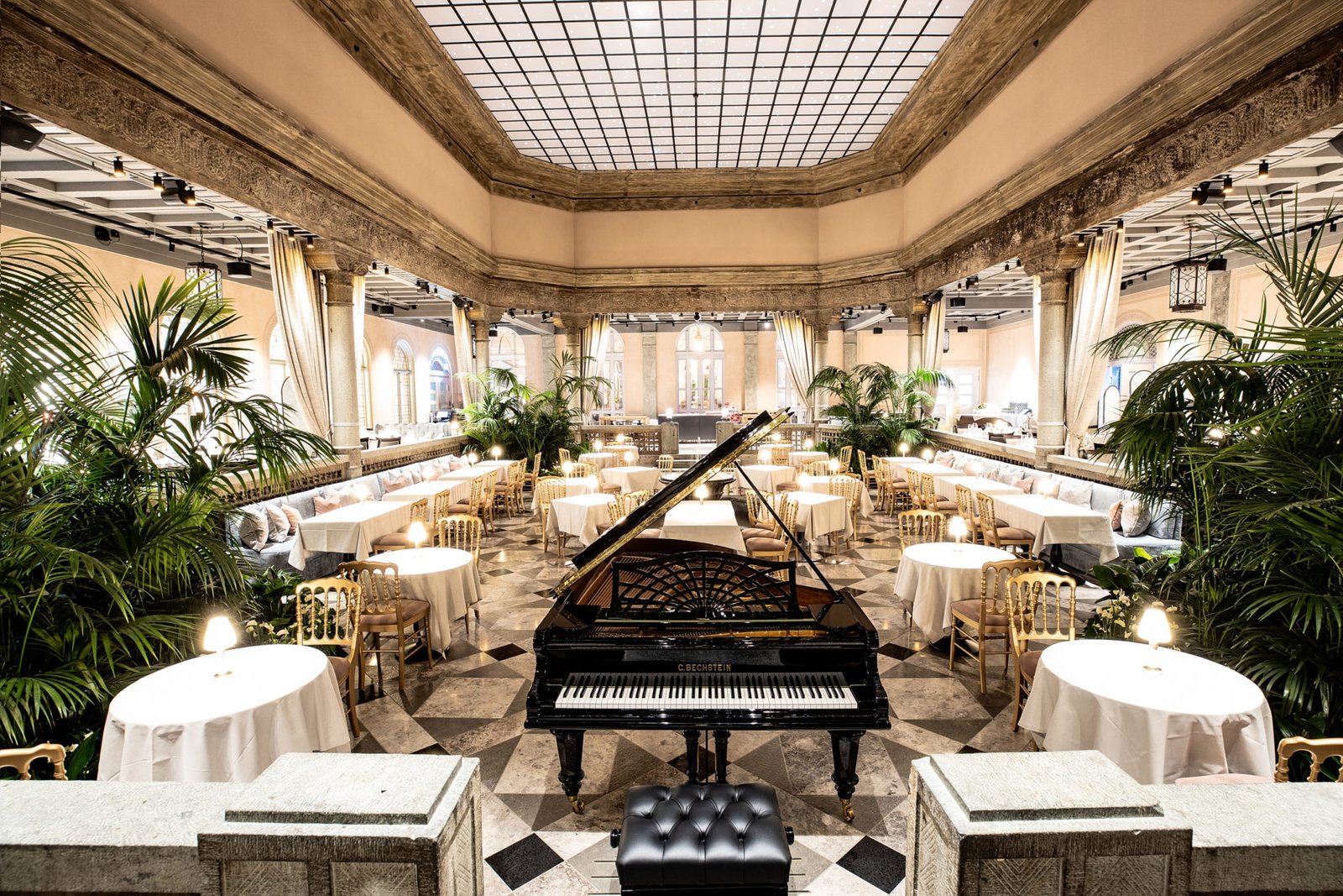 Britannia Hotel, vibe