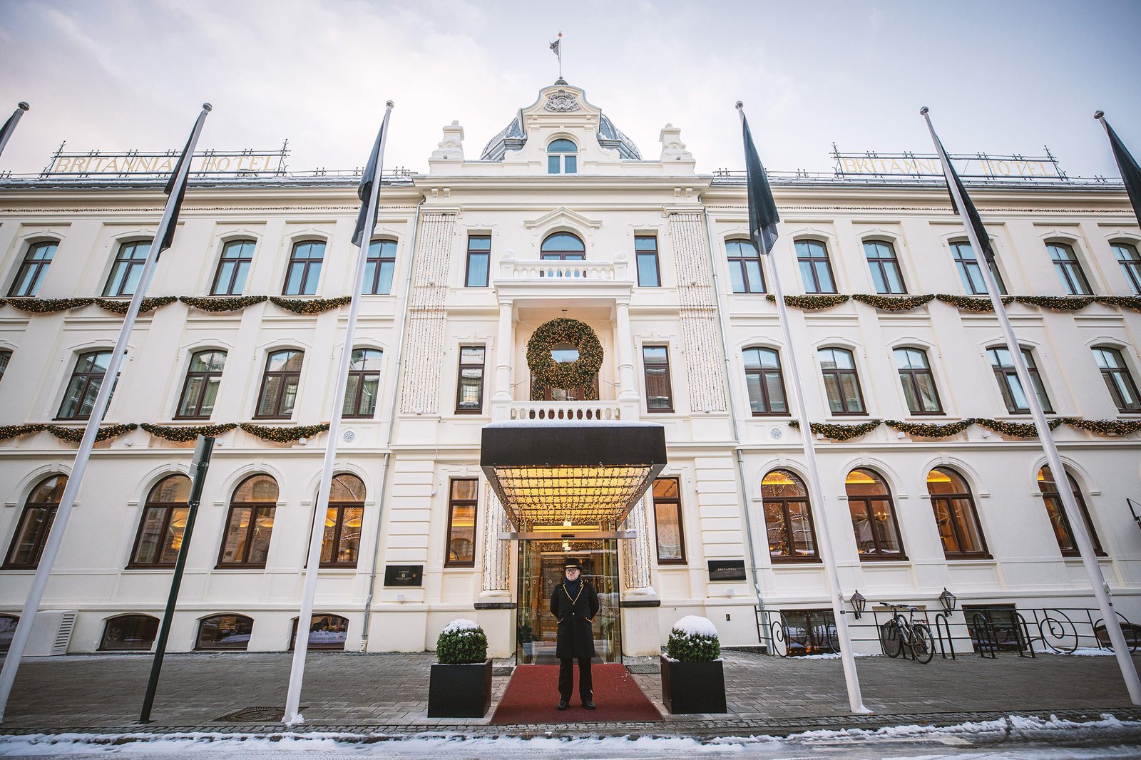 Britannia Hotel, backstory