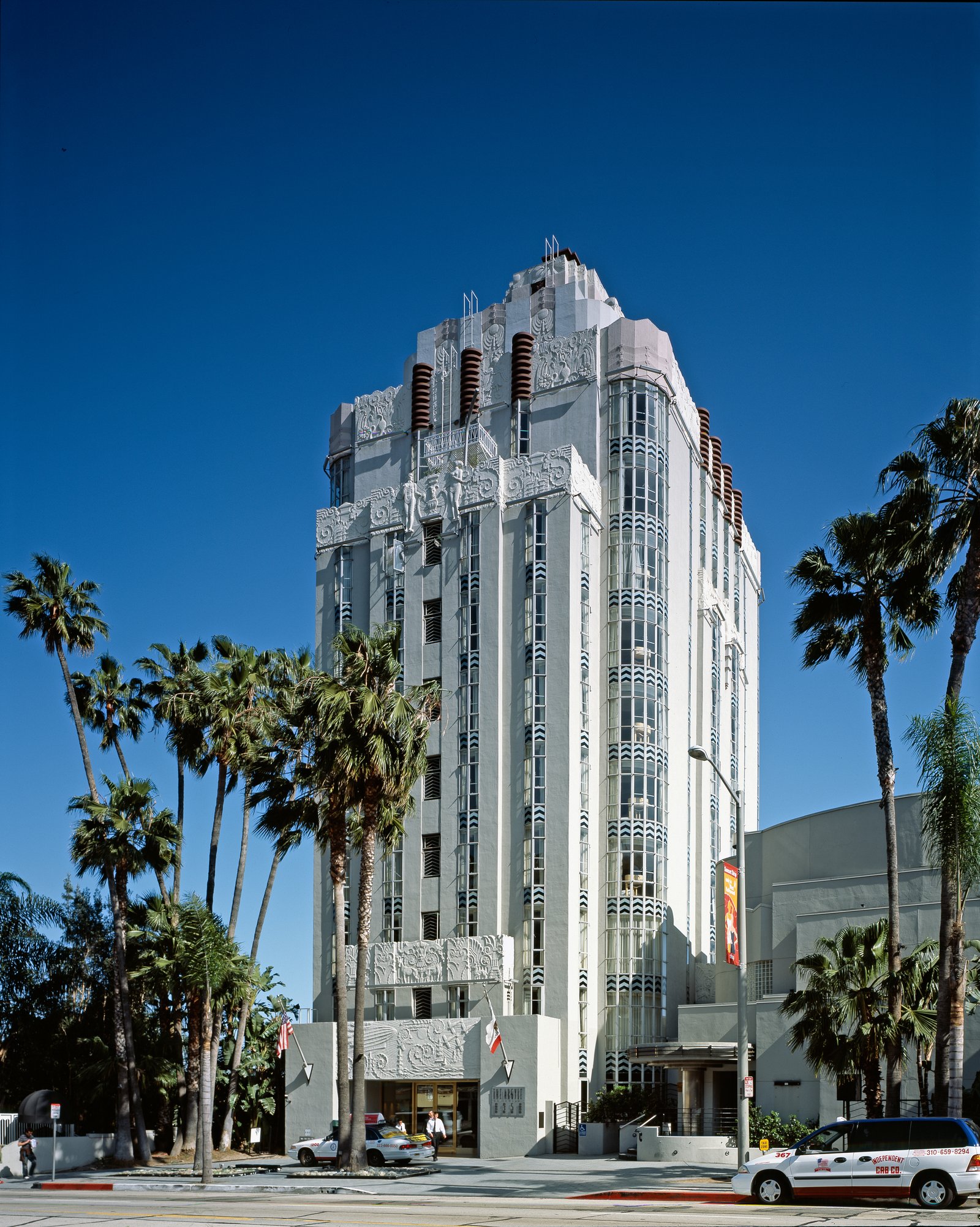 Sunset Tower Hotel — backstory