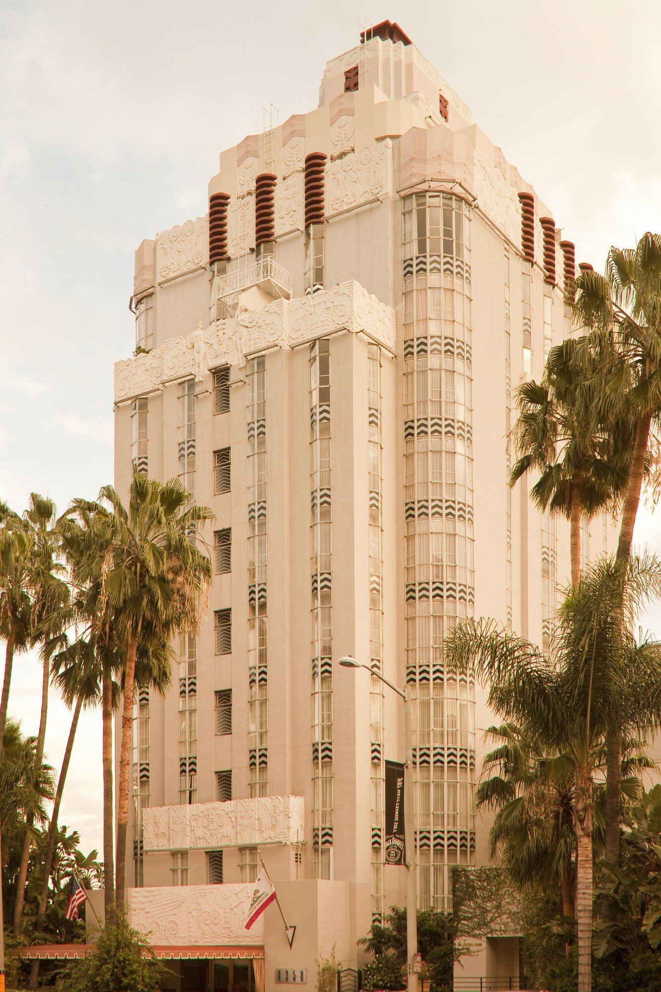 Sunset Tower Hotel — backstory