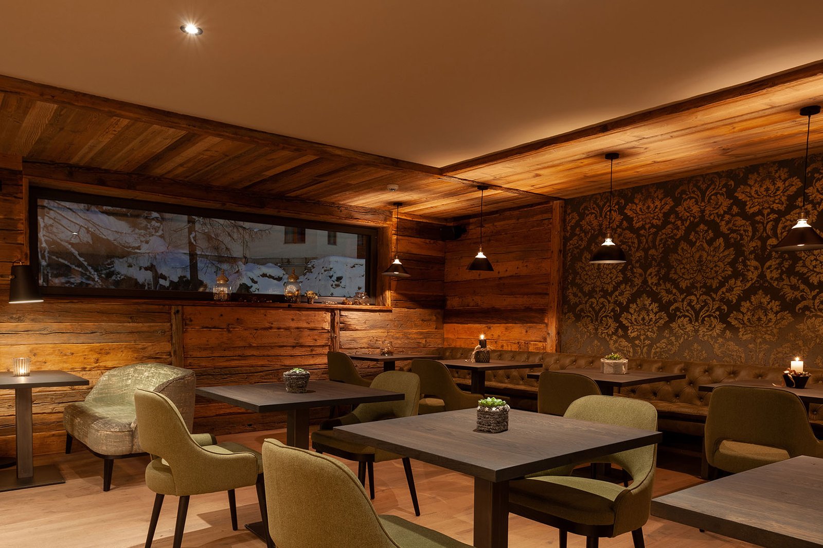 22 Summits Boutique Hotel, eat & drink