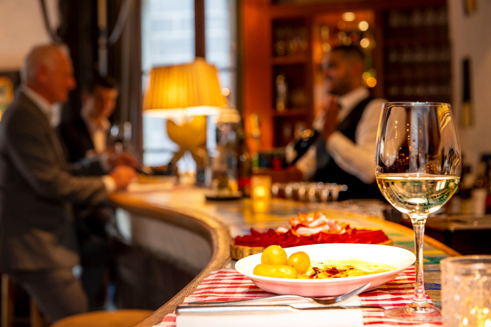 Hôtel Les Armures, eat & drink