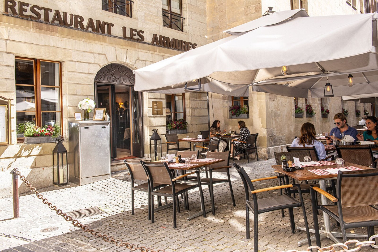 Hôtel Les Armures, eat & drink