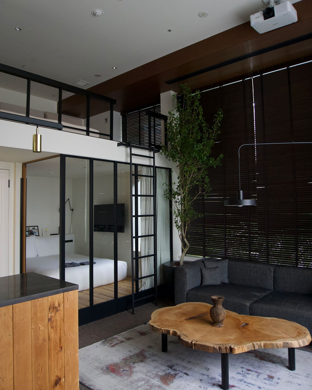 TRUNK (HOTEL) — rooms