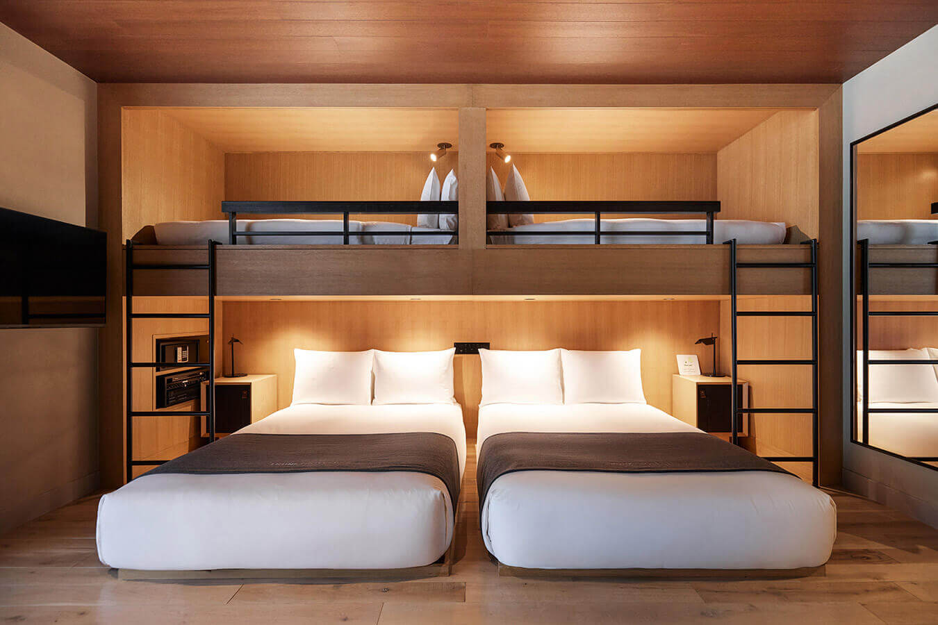 TRUNK (HOTEL) — rooms