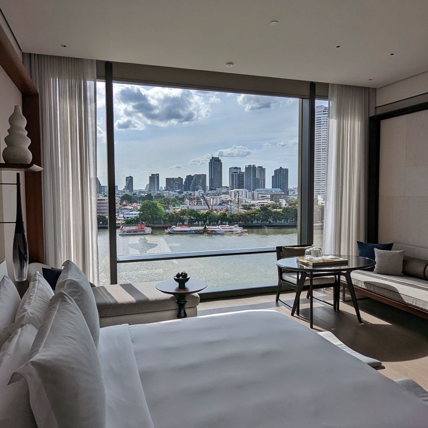 Four Seasons Hotel Bangkok at Chao Phraya River — rooms