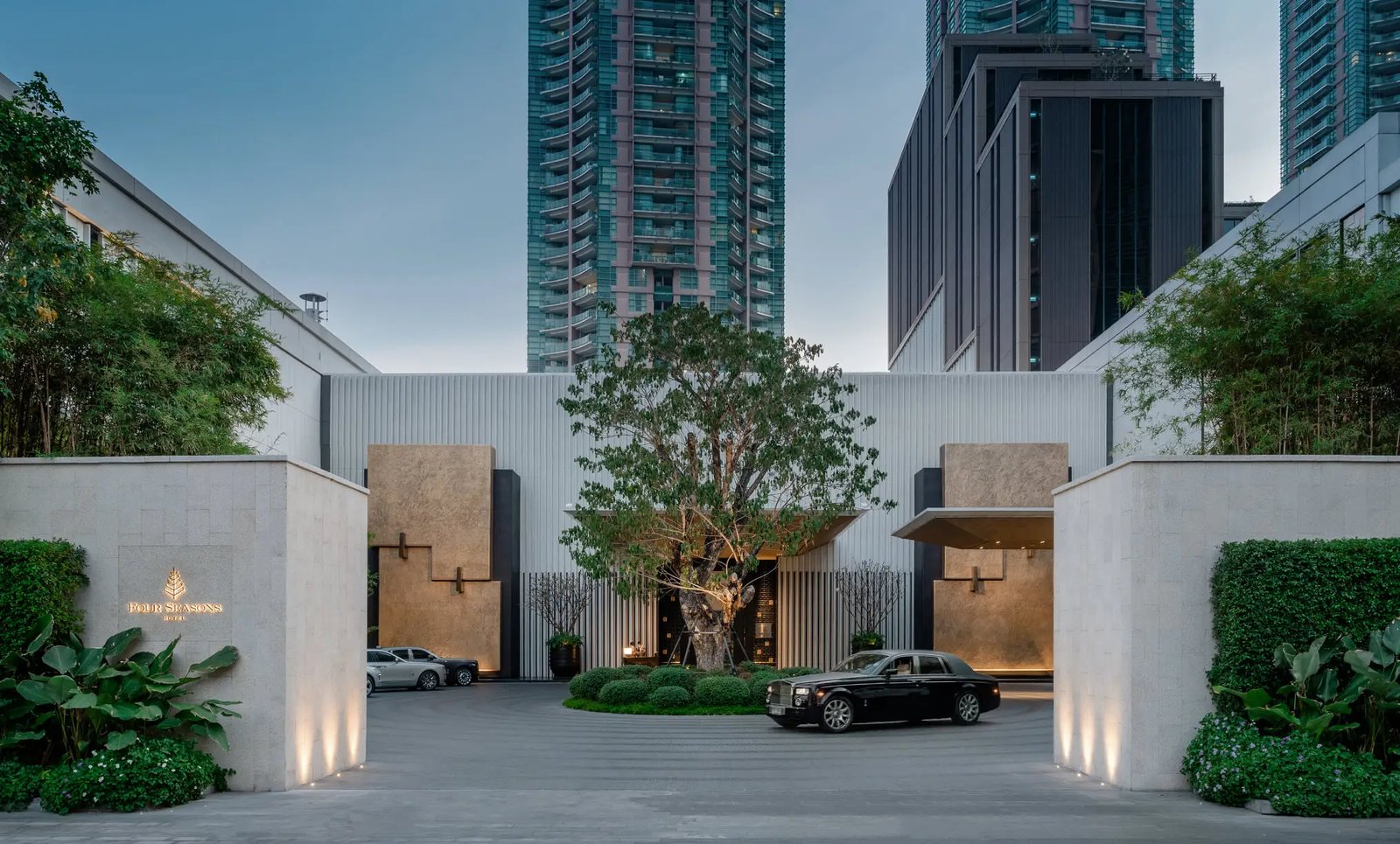 Four Seasons Hotel Bangkok at Chao Phraya River, how it began