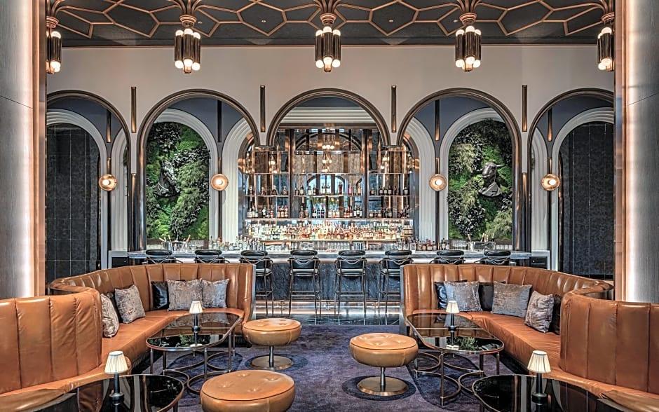 Four Seasons Hotel Bangkok at Chao Phraya River, at the table
