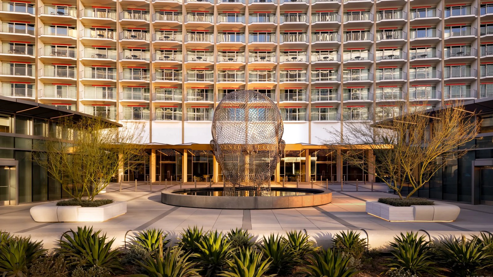 Fairmont Century Plaza — vibe