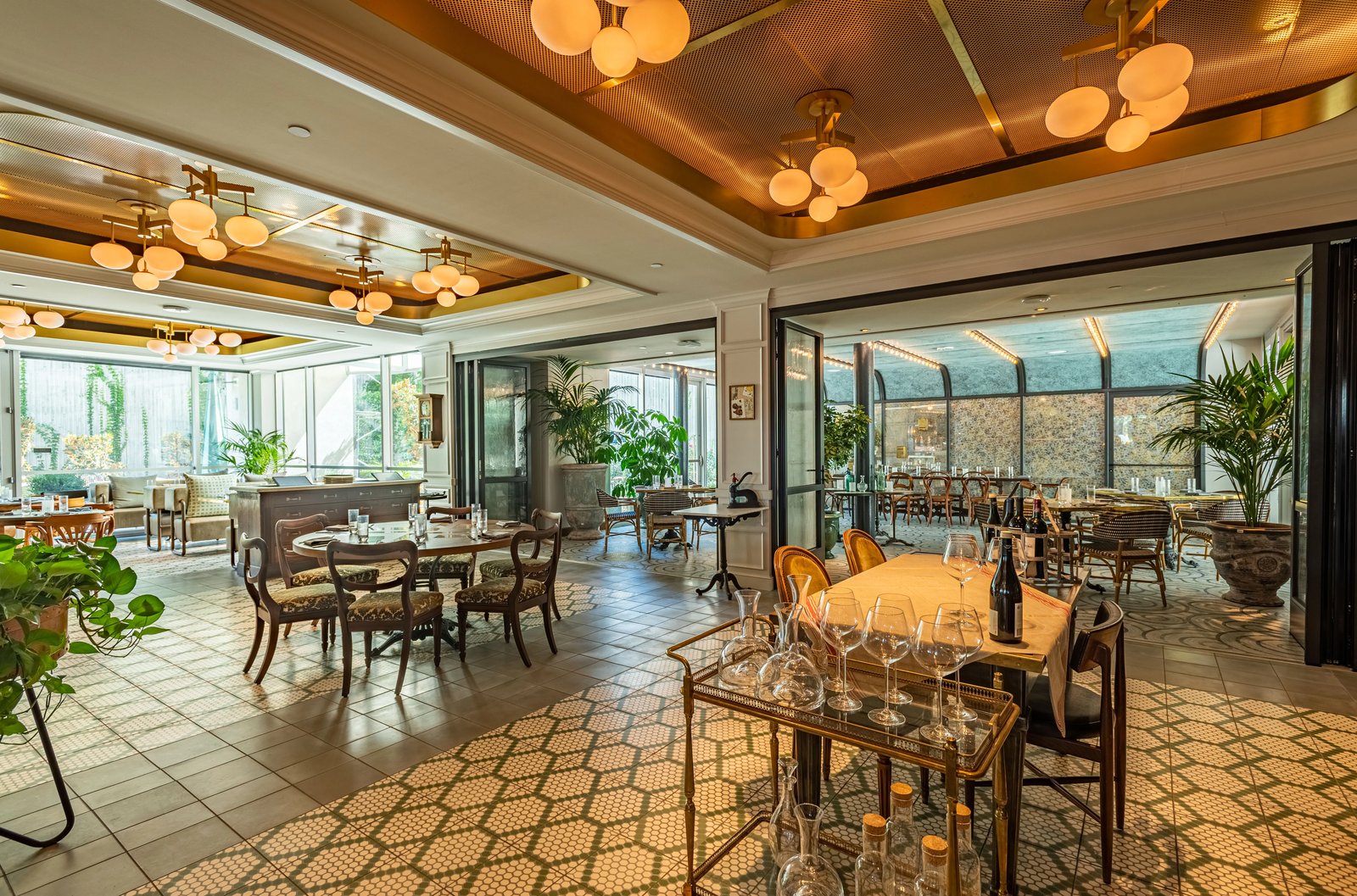 Fairmont Century Plaza, lumière brasserie