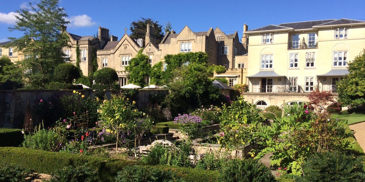 The Bath Priory, vibe