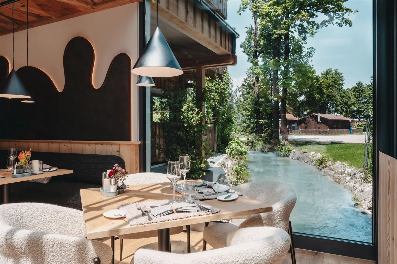 Boutiquehotel Werdenfelserei, at the table