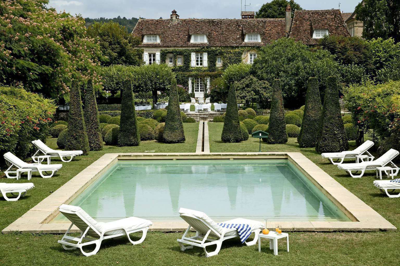 Le Vieux Logis, the pool
