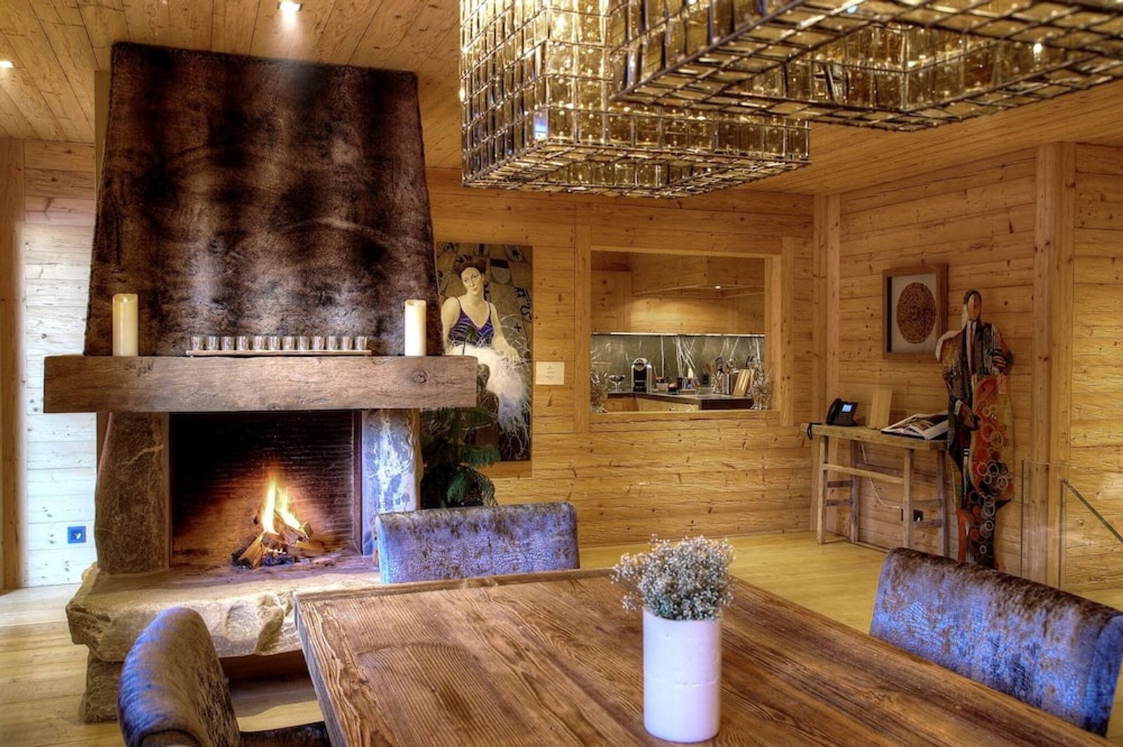 Hôtel de Rougemont & Spa, at the table