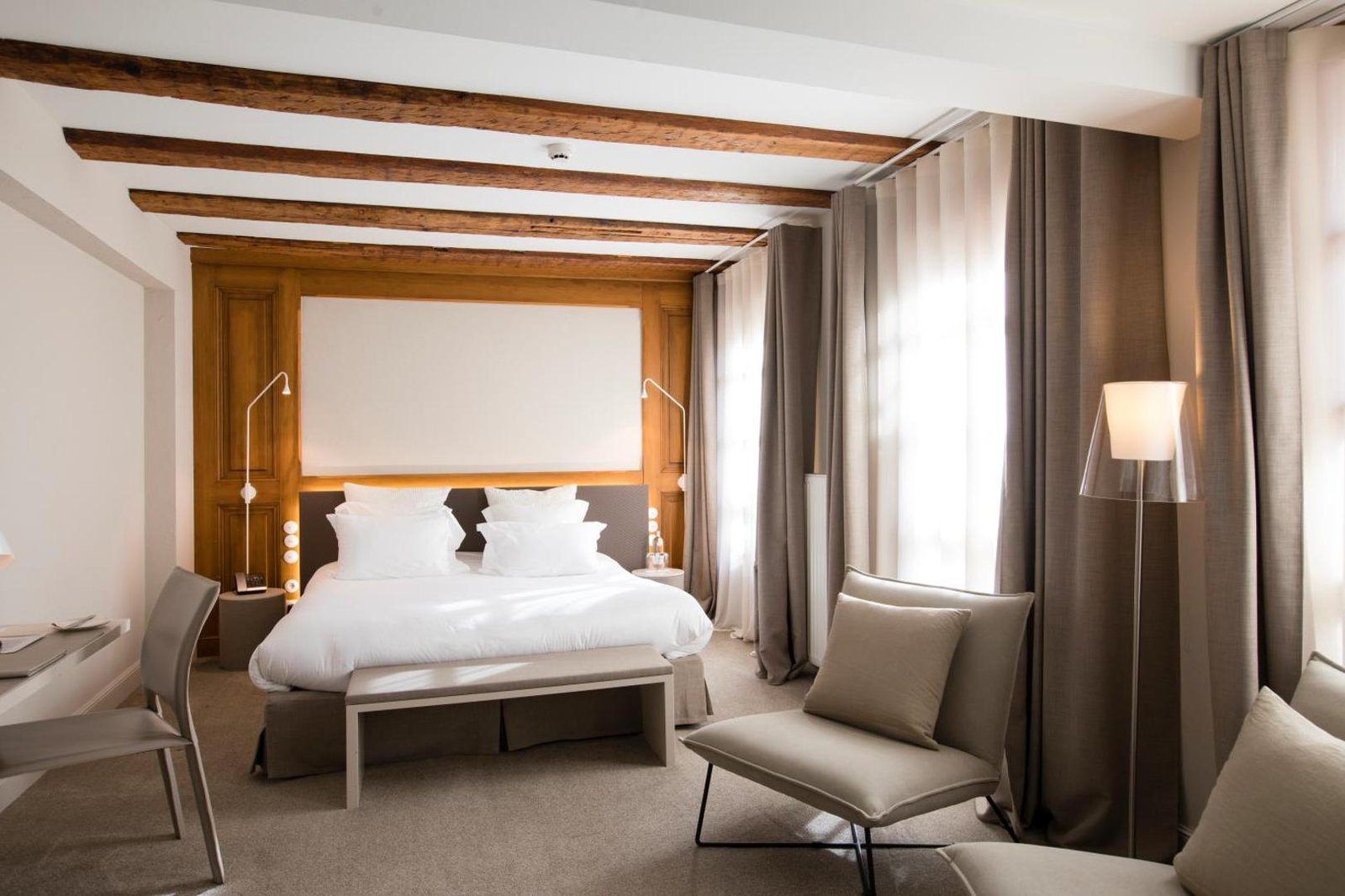 La Maison des Têtes, rooms