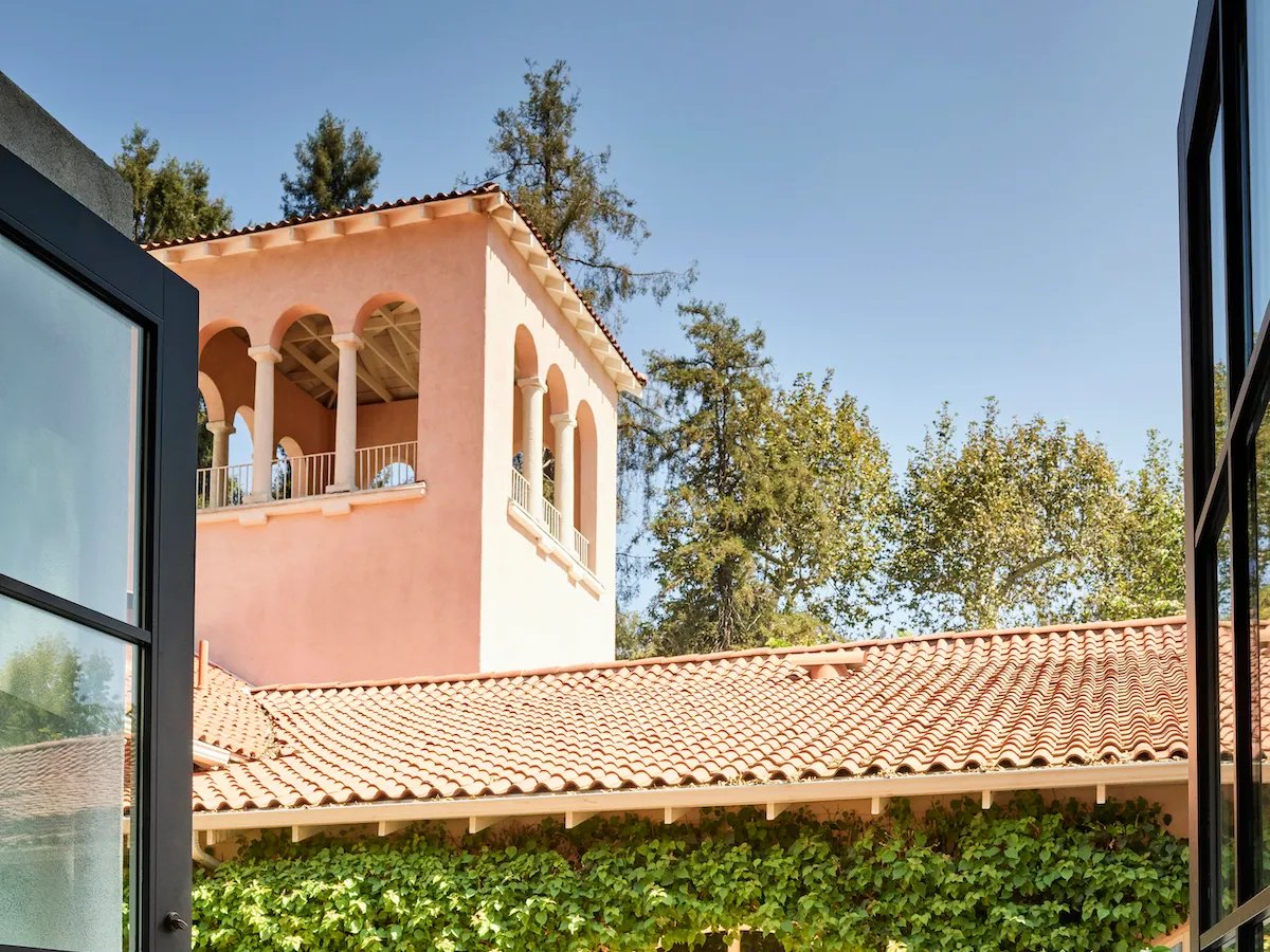 Hotel Bel-Air — backstory